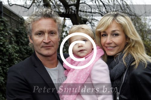 Amsterdam 18 maart 2012
Wendy v Dijk en Erland Galjaard met dochter Lizzy bij de babyshower van Nicolette v Dam.
Peter Smulders bv