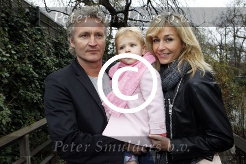 Amsterdam 18 maart 2012
Wendy v Dijk en Erland Galjaard met dochter Lizzy bij de babyshower van Nicolette v Dam.
Peter Smulders bv