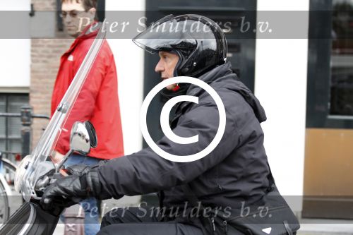 Amsterdam 17 maart 2012
Willem holleeder op vespa scooter in Amsterdam. Het zijn de eerste foto\'s in Amsterdam na zijn vrijlating.
Fototo\'s Edwin Smulders/Ferry de Kok