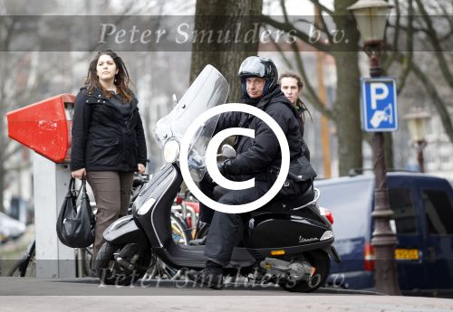 Amsterdam 17 maart 2012
Willem holleeder op vespa scooter in Amsterdam. Het zijn de eerste foto\'s in Amsterdam na zijn vrijlating.
Fototo\'s Edwin Smulders/Ferry de Kok