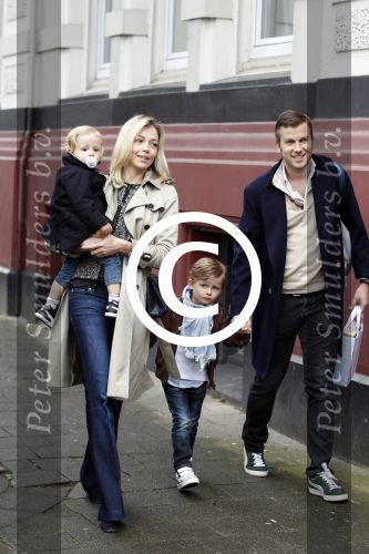 Amsterdam 18 maart 2012
Babyshower Nicolette v Dam en Bas Smit bij Artis. Winston Gerschtanowitz met Renate Verbaan en kinderen
Peter Smulders bv