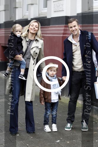 Amsterdam 18 maart 2012
Babyshower Nicolette v Dam en Bas Smit bij Artis. Winston Gerschtanowitz met Renate Verbaan en kinderen
Peter Smulders bv