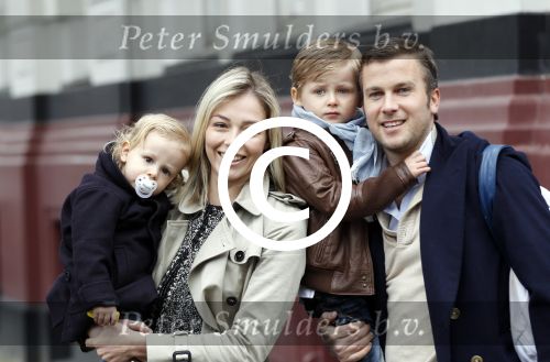 Amsterdam 18 maart 2012
Babyshower Nicolette v Dam en Bas Smit bij Artis. Winston Gerschtanowitz met Renate Verbaan en kinderen
Peter Smulders bv