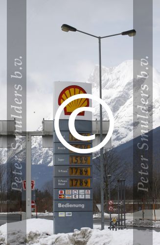 Innsbruck 20 februari 2012
In oostenrijk zijn de bezine en diesel prijzen bij shell hetzelfde.
Peter Smulders bv