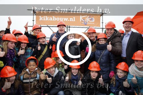 Utrecht 15 maart 2013
Frans Bauer Andre v Duin Antoinette Hertsenberg en Erica Terpstra leggen de eerste steen daar waar het nieuwe Kika kinderziekenhuis moet komen.
Peter Smulders bv