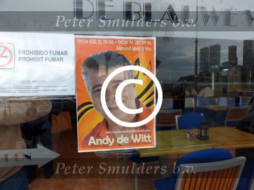 Benidorm, 7 Maart 2013
Andy de Wit ( Ad v d Hurk) voor en optreden in Cafe Rest. 
De Blauwe Walvis
Foto Peter Smulders BV