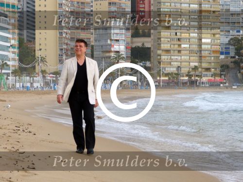 Benidorm, 7 Maart 2013
Andy de Wit ( Ad v d Hurk) voor en optreden in Cafe Rest. 
De Blauwe Walvis
Foto Peter Smulders BV