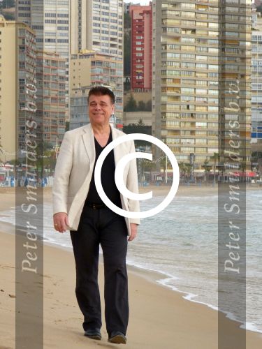 Benidorm, 7 Maart 2013
Andy de Wit ( Ad v d Hurk) voor en optreden in Cafe Rest. 
De Blauwe Walvis
Foto Peter Smulders BV