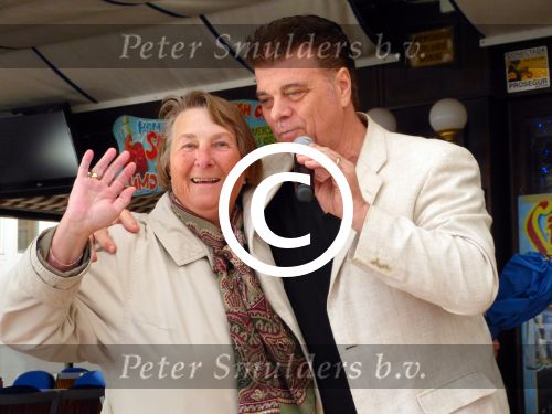 Benidorm, 7 Maart 2013
Andy de Wit ( Ad v d Hurk) voor en optreden in Cafe Rest. 
De Blauwe Walvis
Foto Peter Smulders BV