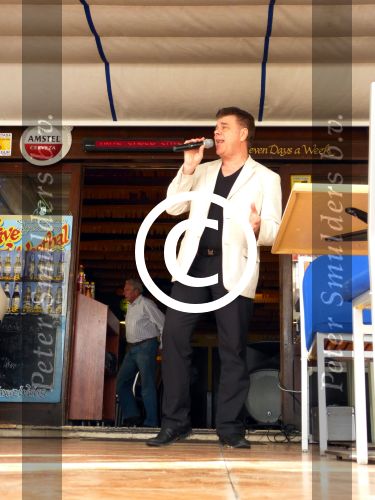 Benidorm, 7 Maart 2013
Andy de Wit ( Ad v d Hurk) voor en optreden in Cafe Rest. 
De Blauwe Walvis
Foto Peter Smulders BV