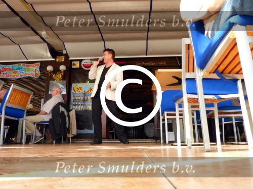 Benidorm, 7 Maart 2013
Andy de Wit ( Ad v d Hurk) voor en optreden in Cafe Rest. 
De Blauwe Walvis
Foto Peter Smulders BV