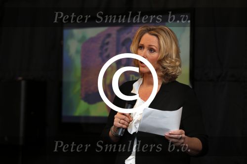 Utrecht 15 maart 2013
Frans Bauer Andre v Duin Antoinette Hertsenberg en Erica Terpstra leggen de eerste steen daar waar het nieuwe Kika kinderziekenhuis moet komen.
Peter Smulders bv