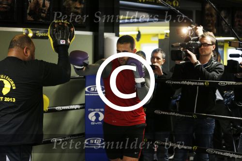 Oostzaan 11 maart 2013
Persconferentie en training Badr Hari bij Mike\'s gym.
Peter Smulders bv