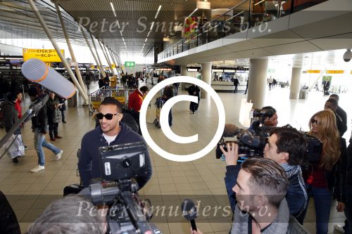 Schiphol 13 maart 2013
Badr Hari en Estelle Cruijff vertrekken vanaf schiphol naar Zagreb waar Badr een K1 event heeft.
Peter Smulders bv
