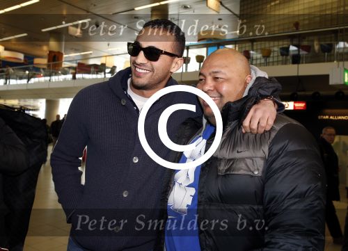 Schiphol 13 maart 2013
Badr Hari en Estelle Cruijff vertrekken vanaf schiphol naar Zagreb waar Badr een K1 event heeft. Badr met zijn trainer Mike
Peter Smulders bv