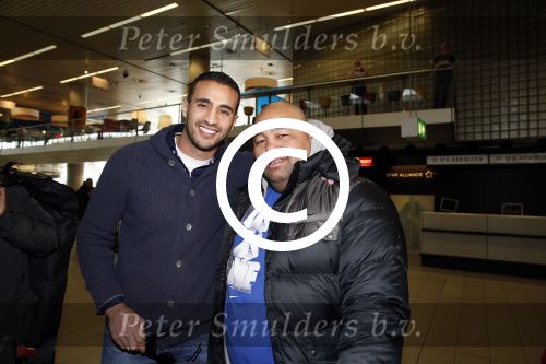 Schiphol 13 maart 2013
Badr Hari en Estelle Cruijff vertrekken vanaf schiphol naar Zagreb waar Badr een K1 event heeft. Badr met zijn trainer Mike
Peter Smulders bv
