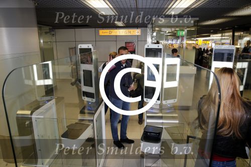 Schiphol 13 maart 2013
Badr Hari en Estelle Cruijff vertrekken vanaf schiphol naar Zagreb waar Badr een K1 event heeft.
Peter Smulders bv