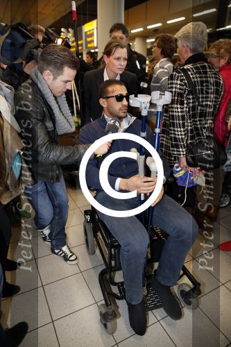 Schiphol 17 maart 2013
Badr Hari en Estelle Cruijff  komen terug van de K1 finale in Zagreb waar Badr zijn voet gebroken heeft . Badr wordt in een rolstoel naar zijn auto gebracht.
Peter Smulders bv