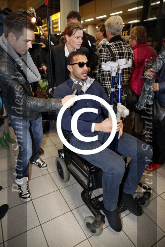 Schiphol 17 maart 2013
Badr Hari en Estelle Cruijff  komen terug van de K1 finale in Zagreb waar Badr zijn voet gebroken heeft . Badr wordt in een rolstoel naar zijn auto gebracht.
Peter Smulders bv