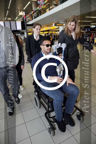 Schiphol 17 maart 2013
Badr Hari en Estelle Cruijff  komen terug van de K1 finale in Zagreb waar Badr zijn voet gebroken heeft . Badr wordt in een rolstoel naar zijn auto gebracht.
Peter Smulders bv