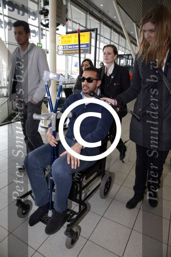 Schiphol 17 maart 2013
Badr Hari en Estelle Cruijff  komen terug van de K1 finale in Zagreb waar Badr zijn voet gebroken heeft . Badr wordt in een rolstoel naar zijn auto gebracht.
Peter Smulders bv