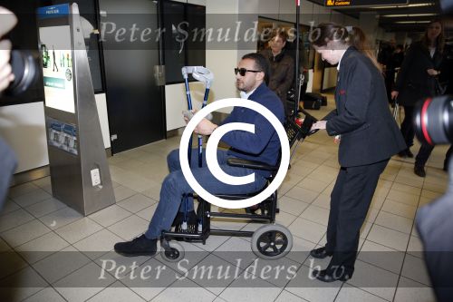 Schiphol 17 maart 2013
Badr Hari en Estelle Cruijff  komen terug van de K1 finale in Zagreb waar Badr zijn voet gebroken heeft . Badr wordt in een rolstoel naar zijn auto gebracht.
Peter Smulders bv