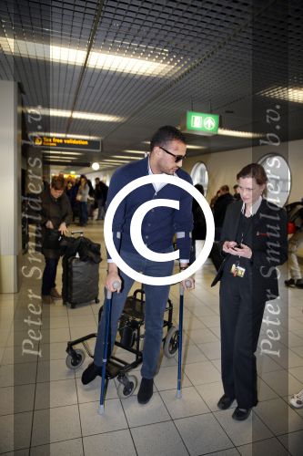 Schiphol 17 maart 2013
Badr Hari en Estelle Cruijff  komen terug van de K1 finale in Zagreb waar Badr zijn voet gebroken heeft . Badr wordt in een rolstoel naar zijn auto gebracht.
Peter Smulders bv