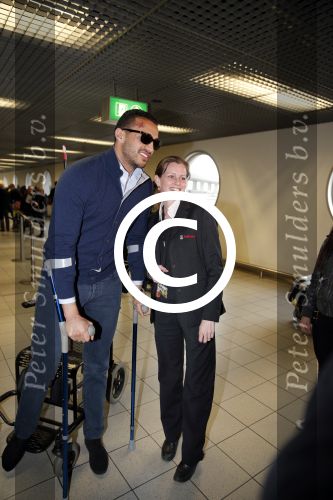 Schiphol 17 maart 2013
Badr Hari en Estelle Cruijff  komen terug van de K1 finale in Zagreb waar Badr zijn voet gebroken heeft . Badr wordt in een rolstoel naar zijn auto gebracht.
Peter Smulders bv