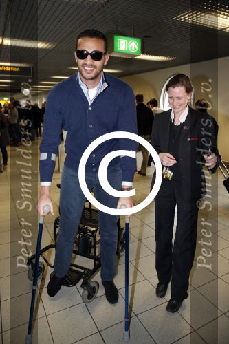 Schiphol 17 maart 2013
Badr Hari en Estelle Cruijff  komen terug van de K1 finale in Zagreb waar Badr zijn voet gebroken heeft . Badr wordt in een rolstoel naar zijn auto gebracht.
Peter Smulders bv