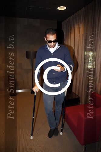 Schiphol 17 maart 2013
Badr Hari en Estelle Cruijff  komen terug van de K1 finale in Zagreb waar Badr zijn voet gebroken heeft . Badr wordt in een rolstoel naar zijn auto gebracht.
Peter Smulders bv
