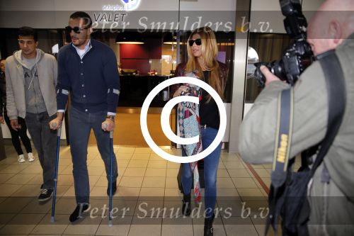 Schiphol 17 maart 2013
Badr Hari en Estelle Cruijff  komen terug van de K1 finale in Zagreb waar Badr zijn voet gebroken heeft . Badr wordt in een rolstoel naar zijn auto gebracht.
Peter Smulders bv