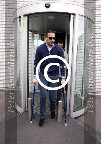 Schiphol 17 maart 2013
Badr Hari en Estelle Cruijff  komen terug van de K1 finale in Zagreb waar Badr zijn voet gebroken heeft . Badr wordt in een rolstoel naar zijn auto gebracht.
Peter Smulders bv