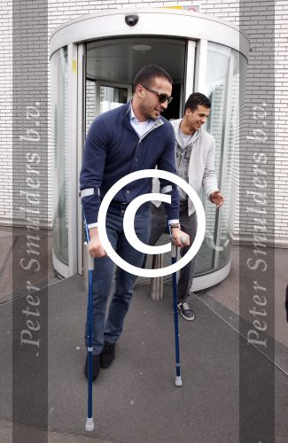 Schiphol 17 maart 2013
Badr Hari en Estelle Cruijff  komen terug van de K1 finale in Zagreb waar Badr zijn voet gebroken heeft . Badr wordt in een rolstoel naar zijn auto gebracht.
Peter Smulders bv