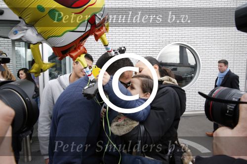 Schiphol 17 maart 2013
Badr Hari en Estelle Cruijff  komen terug van de K1 finale in Zagreb waar Badr zijn voet gebroken heeft . Badr wordt in een rolstoel naar zijn auto gebracht.
Peter Smulders bv