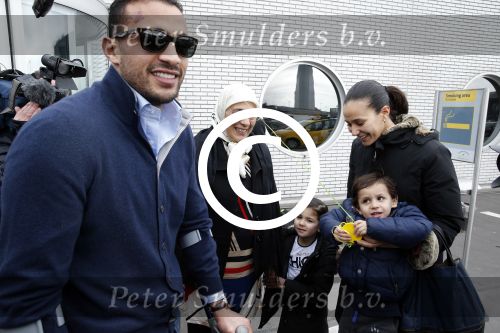Schiphol 17 maart 2013
Badr Hari en Estelle Cruijff  komen terug van de K1 finale in Zagreb waar Badr zijn voet gebroken heeft . Badr wordt in een rolstoel naar zijn auto gebracht.
Peter Smulders bv