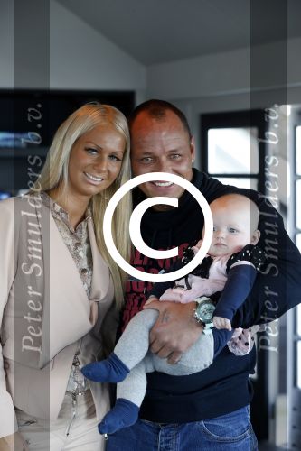 Loosdrecht 21 februari 2013
Presentatie rtl5 programma Huisje boompje Barbie met Samantha de Jong Michael v d Plas en dochter Angelina bij het witte huis.
Peter Smulders bv
