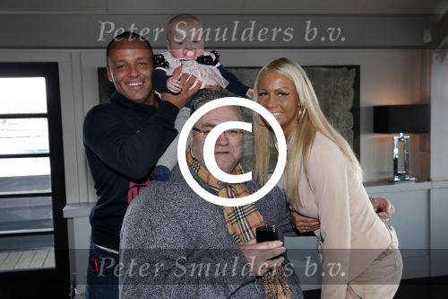 Loosdrecht 21 februari 2013
Presentatie rtl5 programma Huisje boompje Barbie met Samantha de Jong Michael v d Plas en dochter Angelina bij het witte huis. met Manager Jake Hampel
Peter Smulders bv