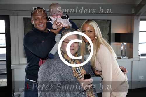 Loosdrecht 21 februari 2013
Presentatie rtl5 programma Huisje boompje Barbie met Samantha de Jong Michael v d Plas en dochter Angelina bij het witte huis. met Manager Jake Hampel
Peter Smulders bv