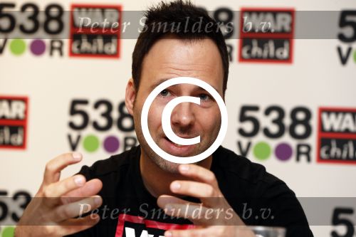 Amsterdam 19 maart 2013
Marco Borsato, ex-kindsoldate Gabriela, 538 DJ\'s: Barry Paf, Frank Dane en Jeroen Nieuwenhuize bij persconferentie War Child en radio 538.
Peter Smulders bv