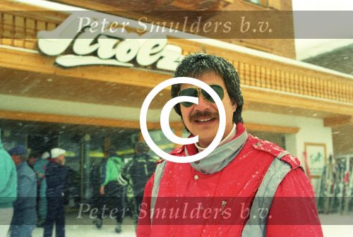 Lech, 20 Februari 1989
Bob Huitink, werkzaam als fotograaf voor Joop van Tellingen BV bij wintersport Kon. familie met o.a. Yolanda Adriaanse en Prins Willem Alexander
Foto Peter Smulders BV