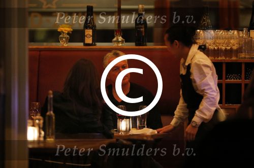 Amsterdam 3 maart 2013
Bram Moszkovicz aan het eten in restaurant oud zuid met zijn vriendin Nienke Hoogervorst.
Peter Smulders bv