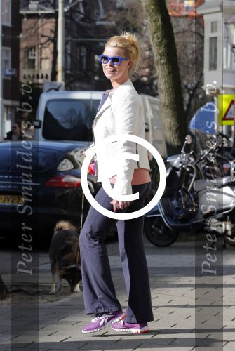 Amsterdam 5 maart 2013
Bridget Maasland laat haar hond uit.
Peter Smulders bv
