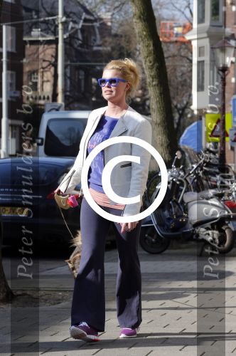 Amsterdam 5 maart 2013
Bridget Maasland laat haar hond uit.
Peter Smulders bv