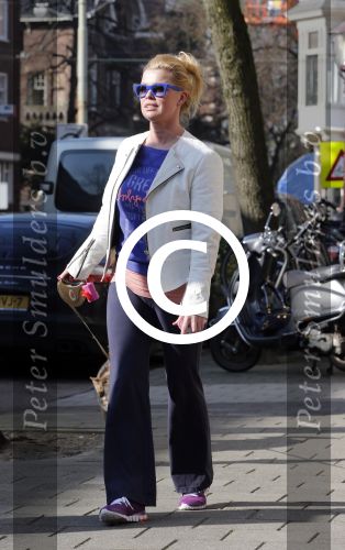 Amsterdam 5 maart 2013
Bridget Maasland laat haar hond uit.
Peter Smulders bv