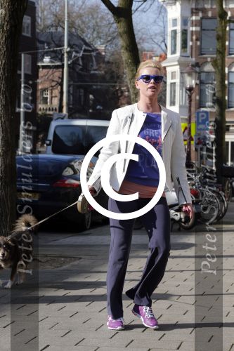 Amsterdam 5 maart 2013
Bridget Maasland laat haar hond uit.
Peter Smulders bv