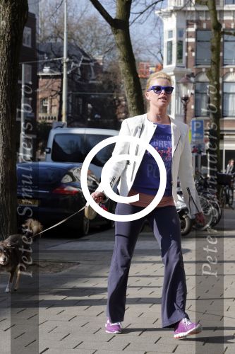 Amsterdam 5 maart 2013
Bridget Maasland laat haar hond uit.
Peter Smulders bv