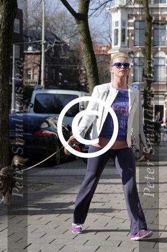 Amsterdam 5 maart 2013
Bridget Maasland laat haar hond uit.
Peter Smulders bv