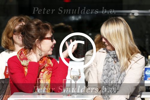 Amsterdam 4 maart 2013
Carolien v d Berg met een vriendin op terras bij George.
Peter Smulders bv