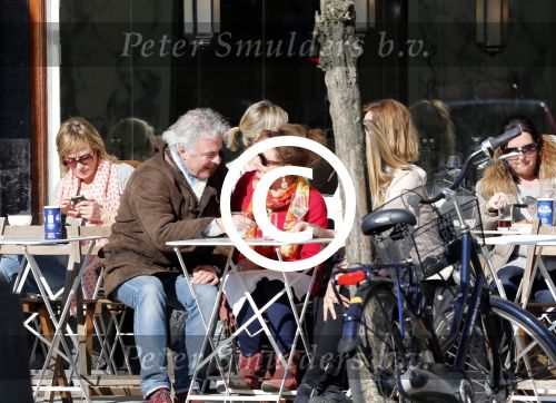 Amsterdam 4 maart 2013
Carolien v d Berg met een vriendin en Huub Stapel  op terras bij George.
Peter Smulders bv