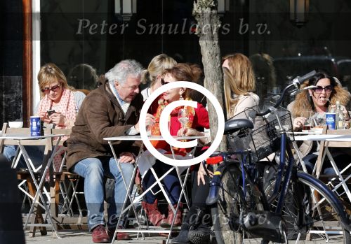 Amsterdam 4 maart 2013
Carolien v d Berg met een vriendin en Huub Stapel  op terras bij George.
Peter Smulders bv
